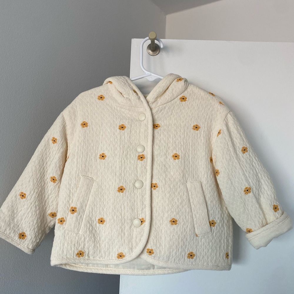 New with tags Zara Daisy Allover print Hooded jacket